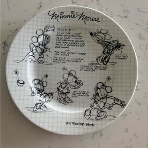 Disney Minnie Mouse Sketchbook ceramic dinner Plate 10-1/2”